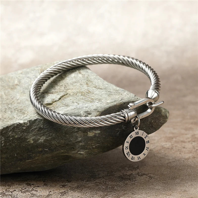 Thora | Roman Numeral Charm Bracelet