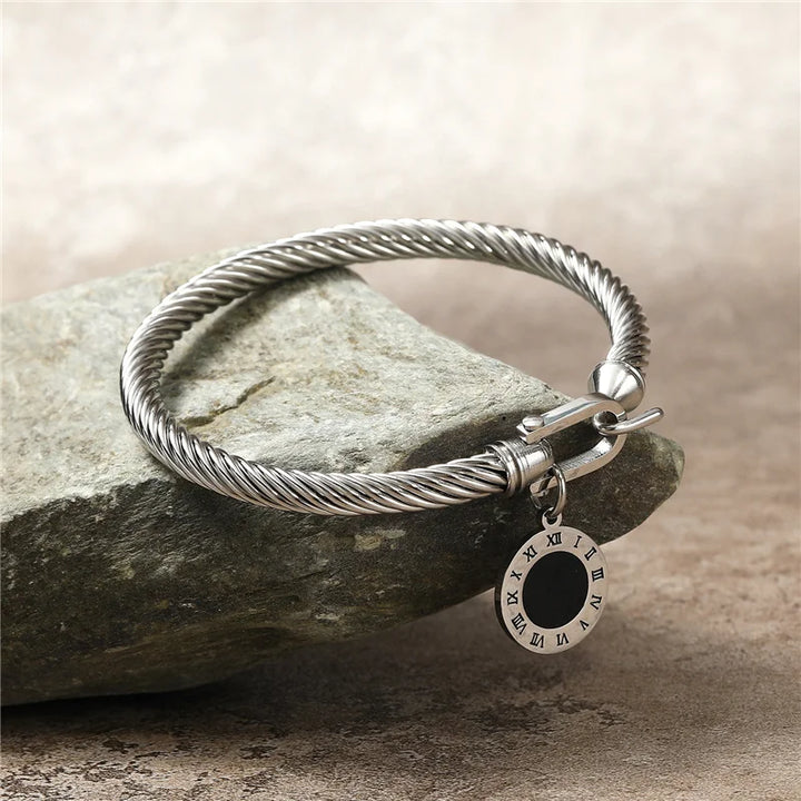 Thora | Roman Numeral Charm Bracelet