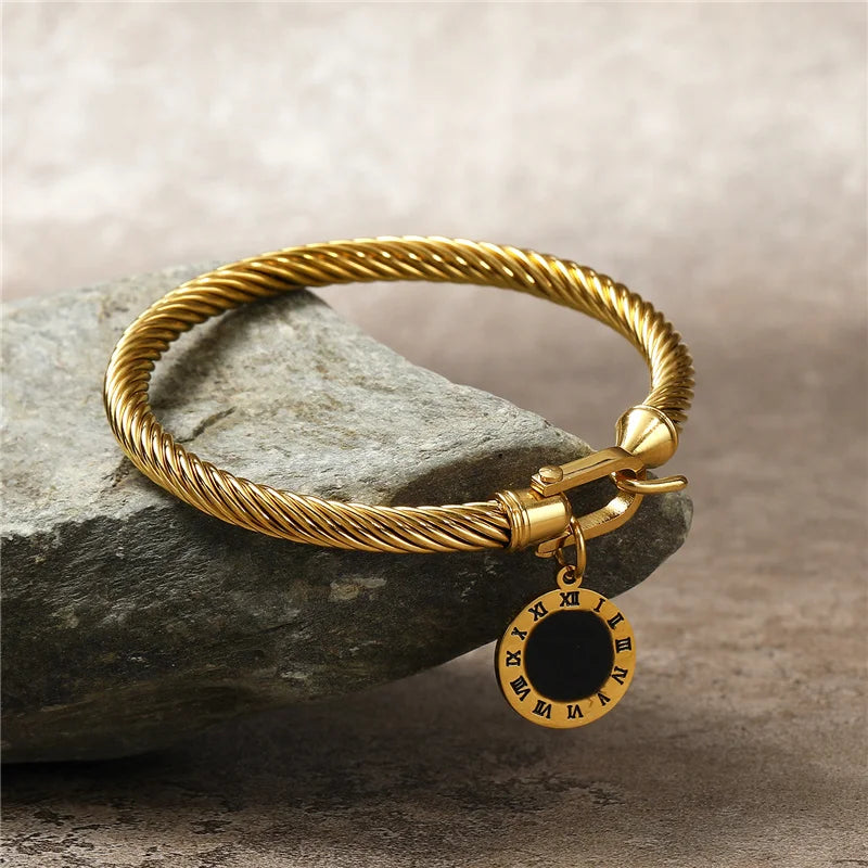 Thora | Roman Numeral Charm Bracelet