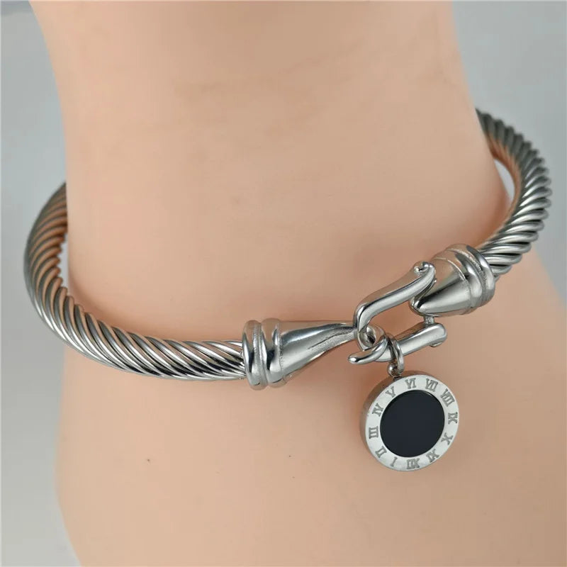 Thora | Roman Numeral Charm Bracelet